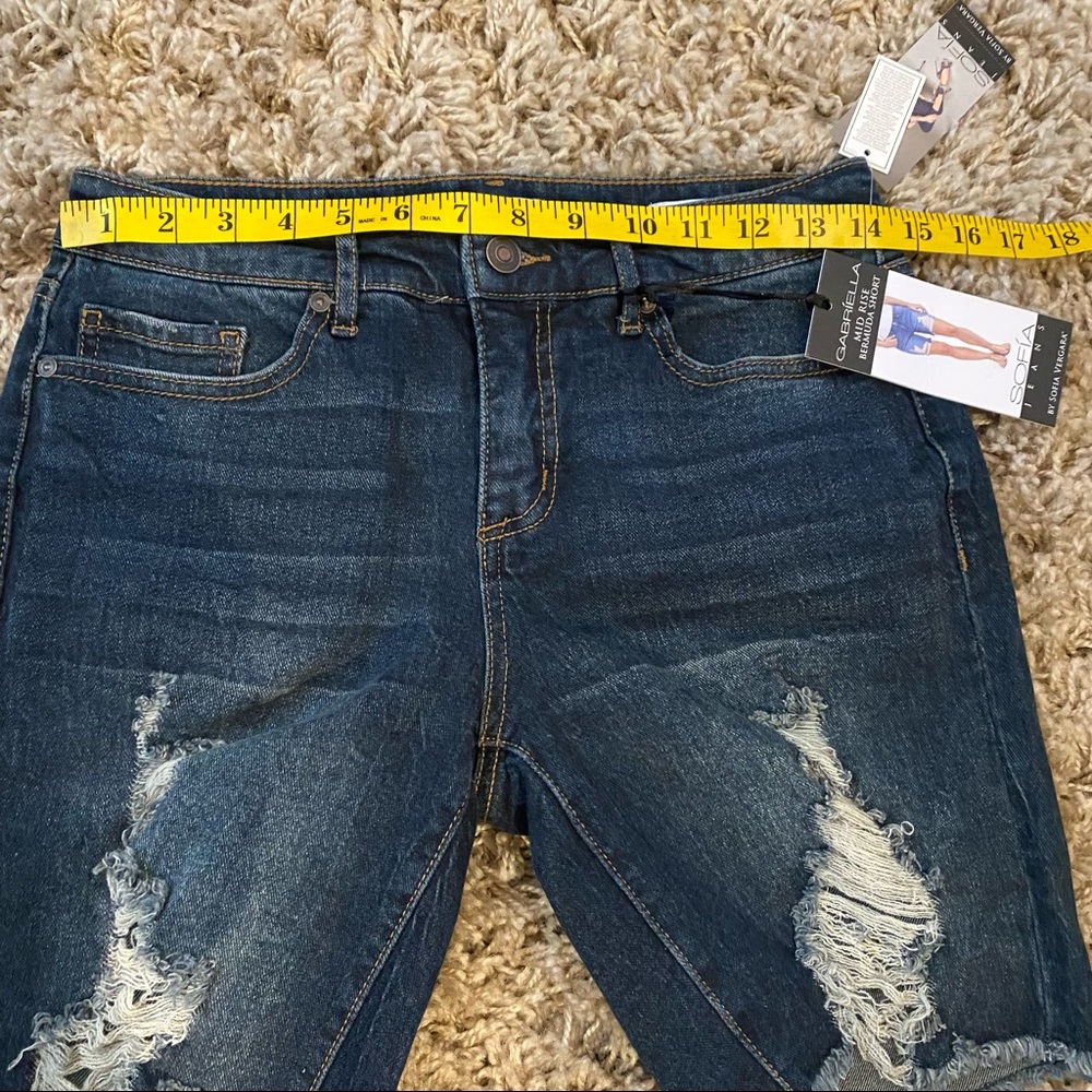 Sofia Vergara mid rise Bermuda distressed jean shorts size 2 - Picture 11 of 14